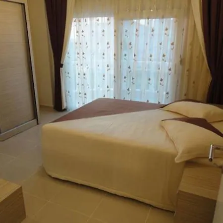 Golf Village *